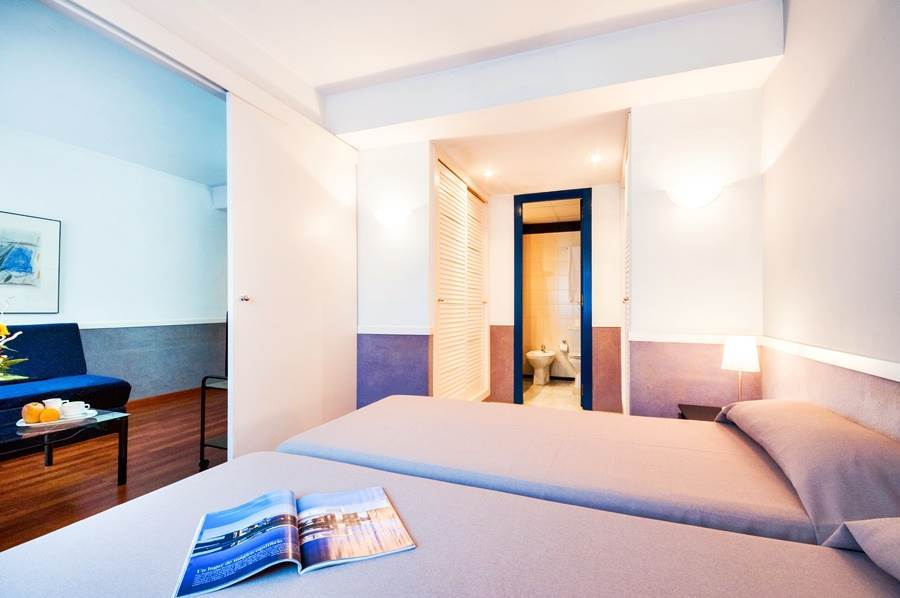 Apartamentos Descartes Барселона Екстер'єр фото
