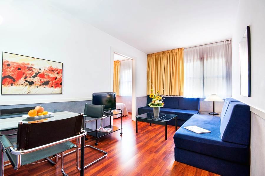 Apartamentos Descartes Барселона Екстер'єр фото