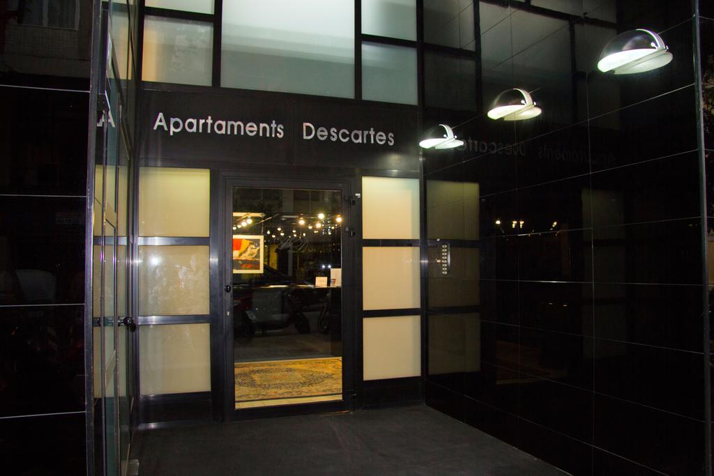 Apartamentos Descartes Барселона Екстер'єр фото