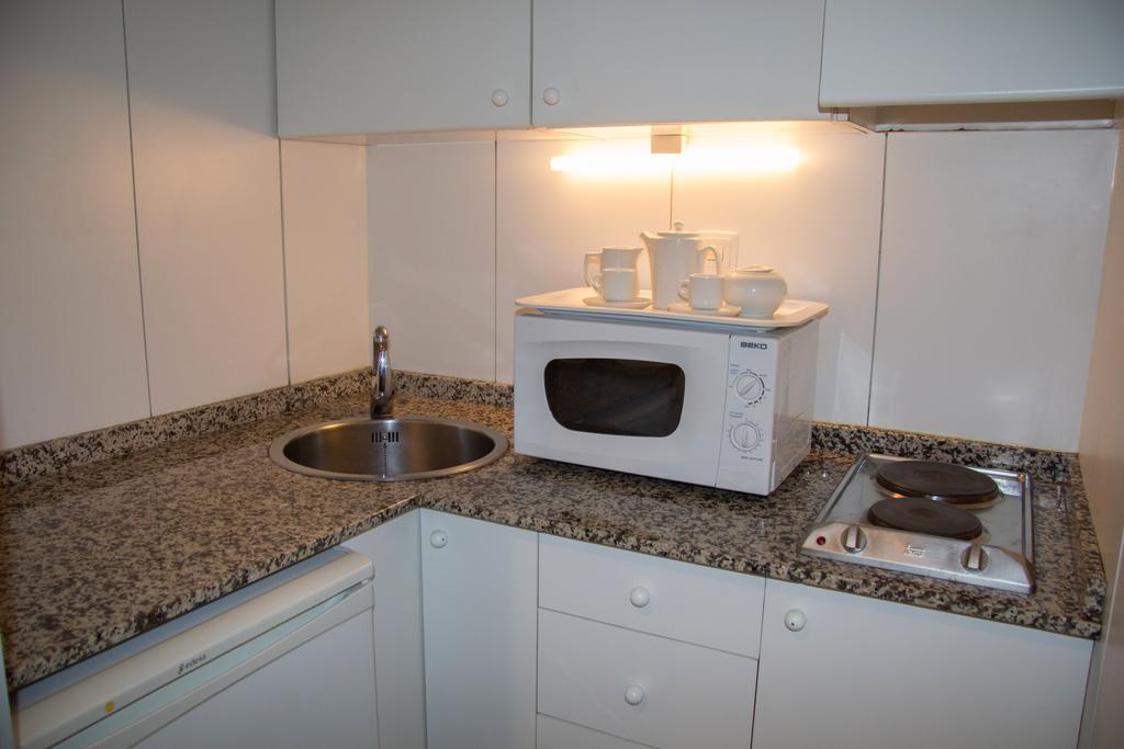 Apartamentos Descartes Барселона Екстер'єр фото