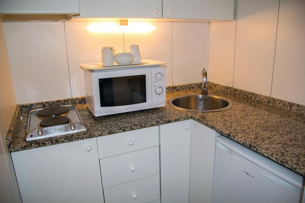 Apartamentos Descartes Барселона Номер фото