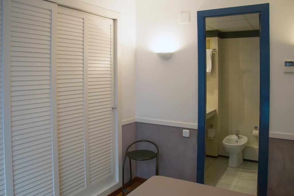 Apartamentos Descartes Барселона Екстер'єр фото