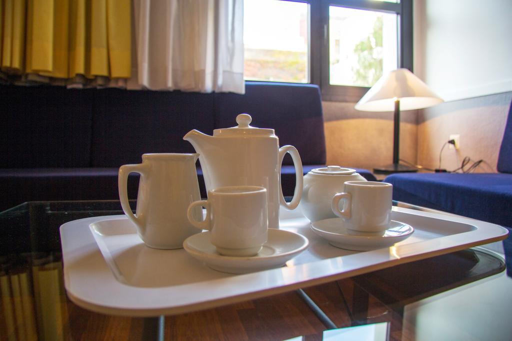 Apartamentos Descartes Барселона Екстер'єр фото