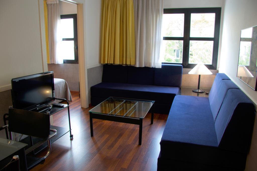 Apartamentos Descartes Барселона Екстер'єр фото