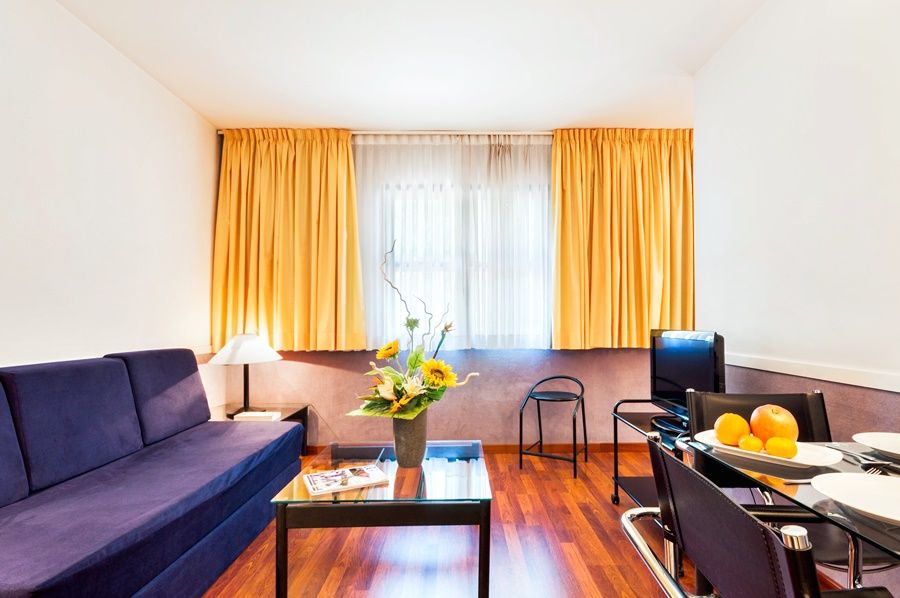 Apartamentos Descartes Барселона Екстер'єр фото