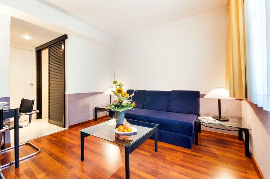 Apartamentos Descartes Барселона Екстер'єр фото
