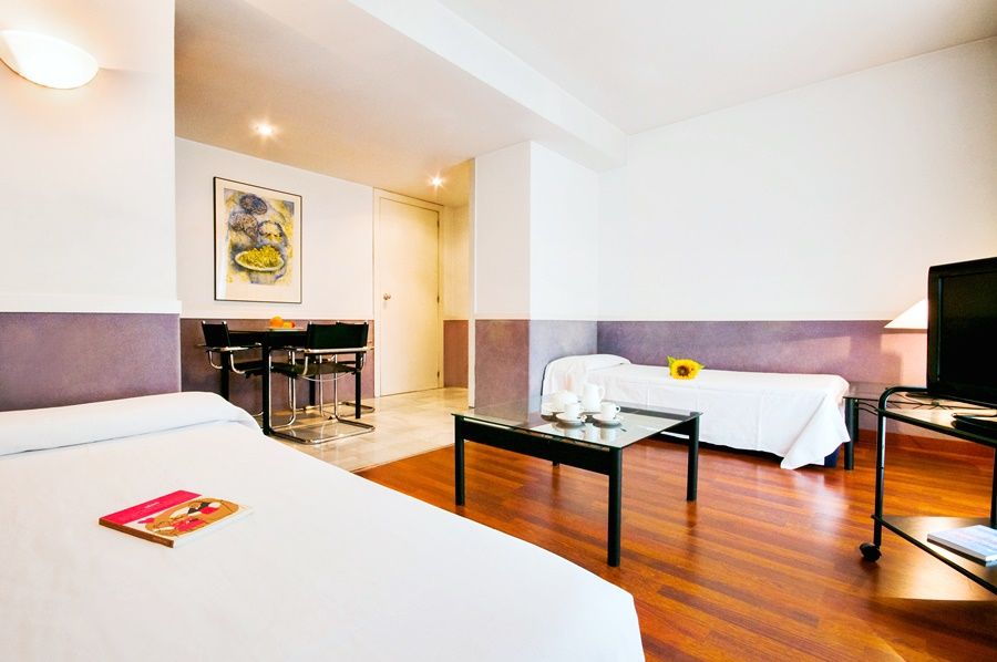 Apartamentos Descartes Барселона Екстер'єр фото