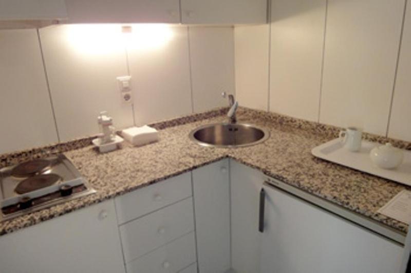 Apartamentos Descartes Барселона Екстер'єр фото